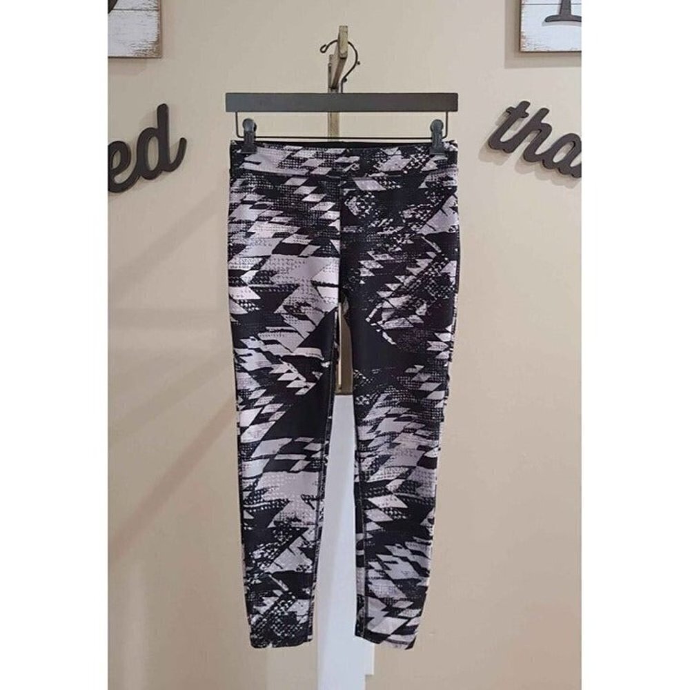Mossimo Bkack/Grey/White Activewear Capri Size Medium